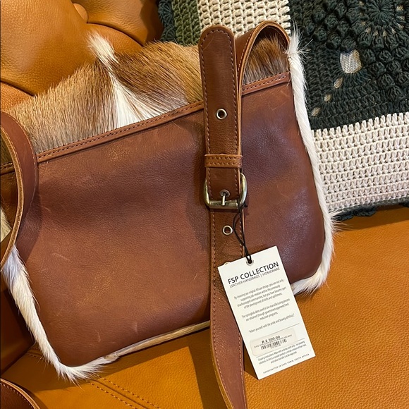 Handcrafted leather shoulder bag from Africa - Picture 4 of 4